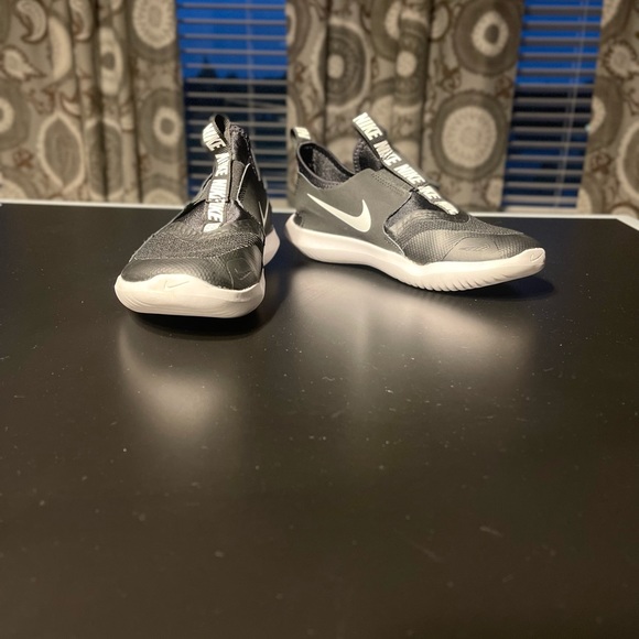 Kids Nike FlexRunner Shoes - Picture 2 of 3